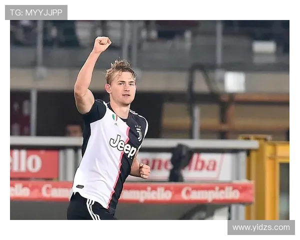 德里赫特防线领导力持续提升,防守组织表现稳健 德里赫特防线领导力持续提升,防守组织表现稳健